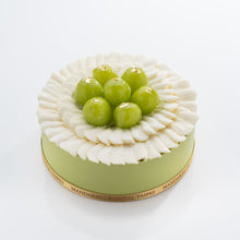 Load image into Gallery viewer, Seasonal Fruit Cream Cake