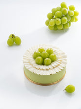 Load image into Gallery viewer, Seasonal Fruit Cream Cake