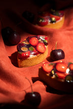 Load image into Gallery viewer, Season Berries Tart