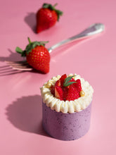 Load image into Gallery viewer, Strawberry Cream Cake