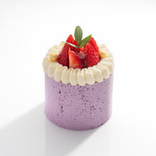 Load image into Gallery viewer, Strawberry Cream Cake