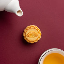 Load image into Gallery viewer, Ya Ge Homemade Egg Custard Mooncake Gift Box (6 Pieces)
