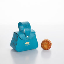 Load image into Gallery viewer, Single Piece Cantonese Mooncake Gift Box (1 piece)
