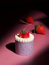Load image into Gallery viewer, Strawberry Cream Cake
