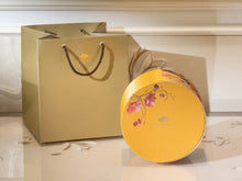 Load image into Gallery viewer, Ya Ge Homemade Egg Custard Mooncake Gift Box (6 Pieces)
