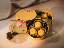 Load image into Gallery viewer, Ya Ge Homemade Egg Custard Mooncake Gift Box (6 Pieces)
