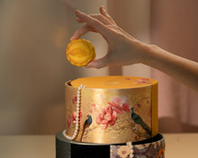 Load image into Gallery viewer, Ya Ge Homemade Egg Custard Mooncake Gift Box (6 Pieces)
