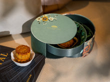 Load image into Gallery viewer, Cantonese Mooncake Gift Box (6 Pieces)
